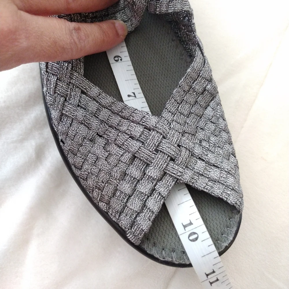 Bernie Mev Women's Woven Platform Peep Toe Slip- On Comfort Wedges Silver Sz 42